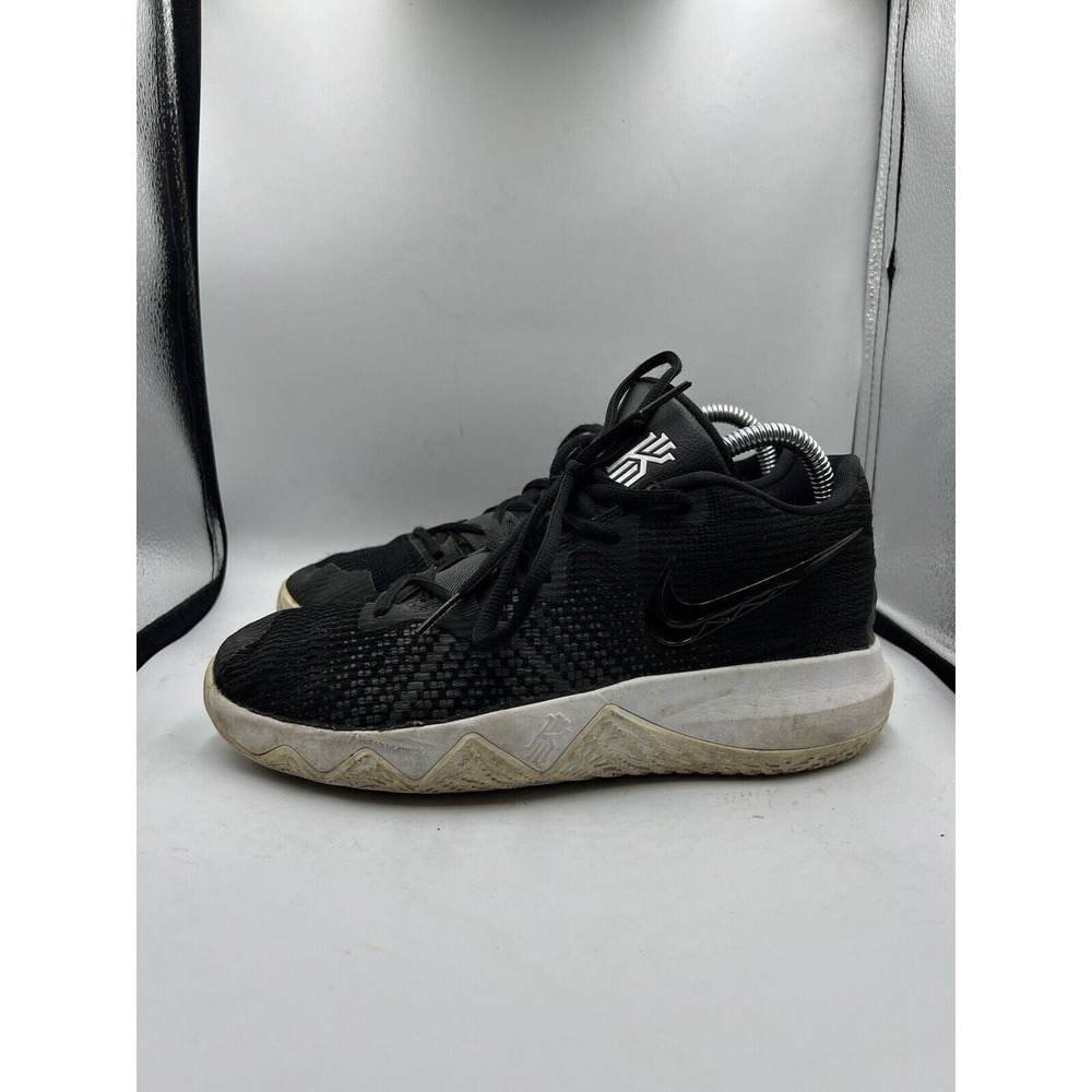 Nike Boys Kyrie Irving Flytrap Black/White Shoes Size 6Y W 7.5‎ AA1154-001
